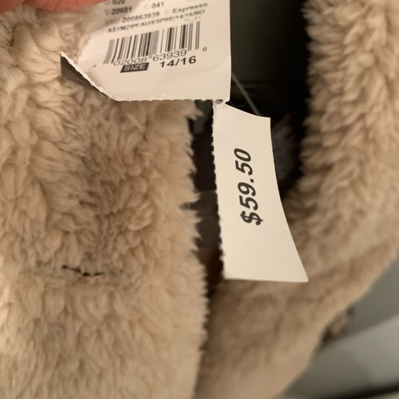 Faux shearling vest. Size 14/16 - Picture 3 of 3